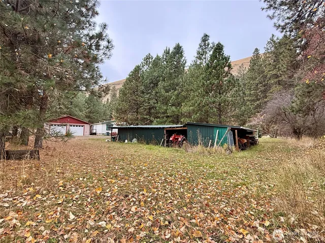 a view of a yard with mountain view