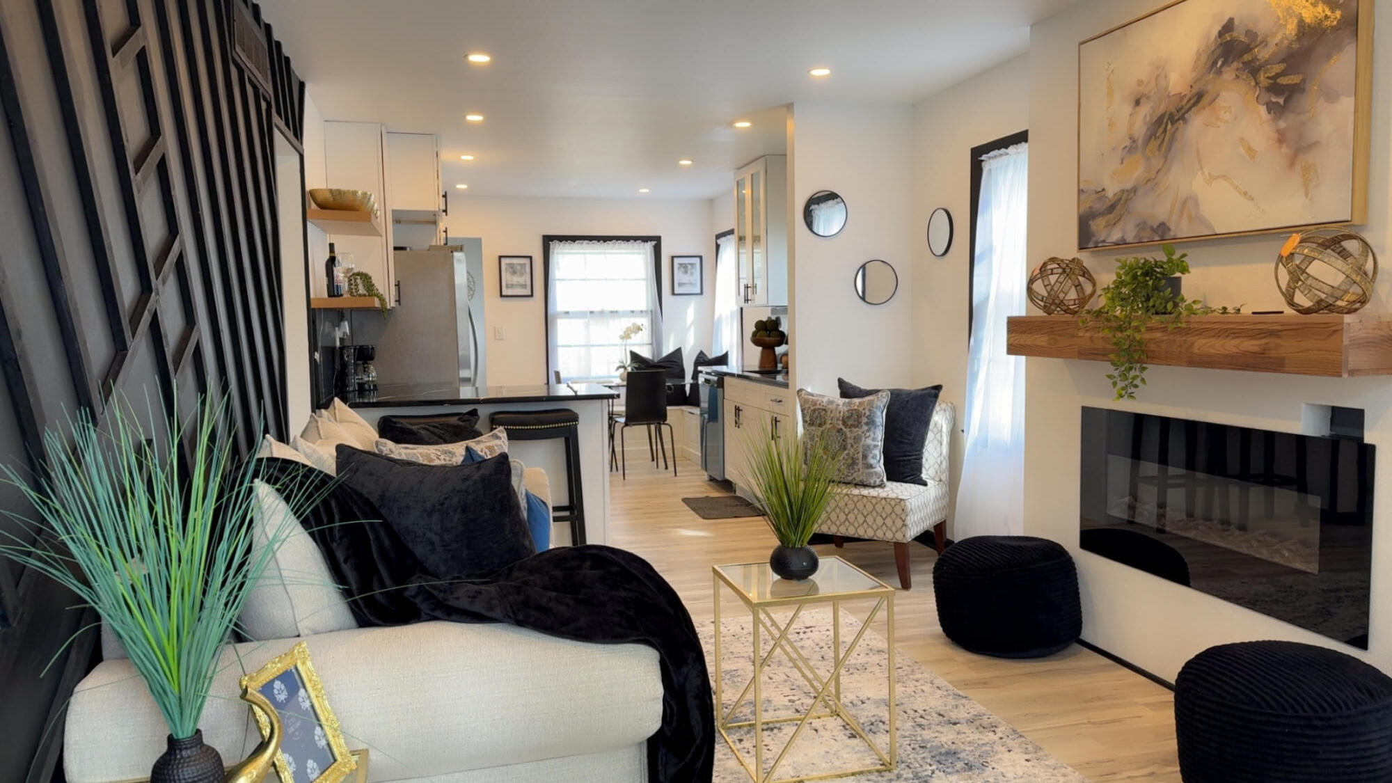 456 South 74th Street Milwaukee, WI 53214 - Photo 4 of 27 LIVING ROOM