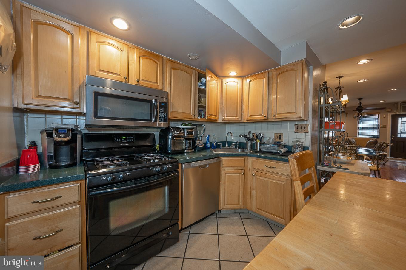 1108 Tree Street Philadelphia, PA 19148 - Photo 4 of 18 Gallery Image 4