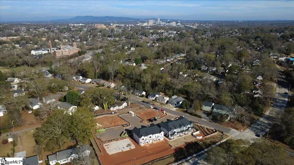$399,000 | 9 Hawthorne Lane, Unit 105, Greenville, SC 29605