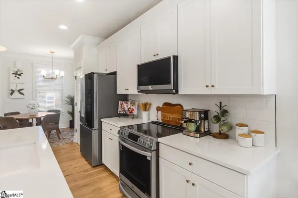 $399,000 | 9 Hawthorne Lane, Unit 105, Greenville, SC 29605