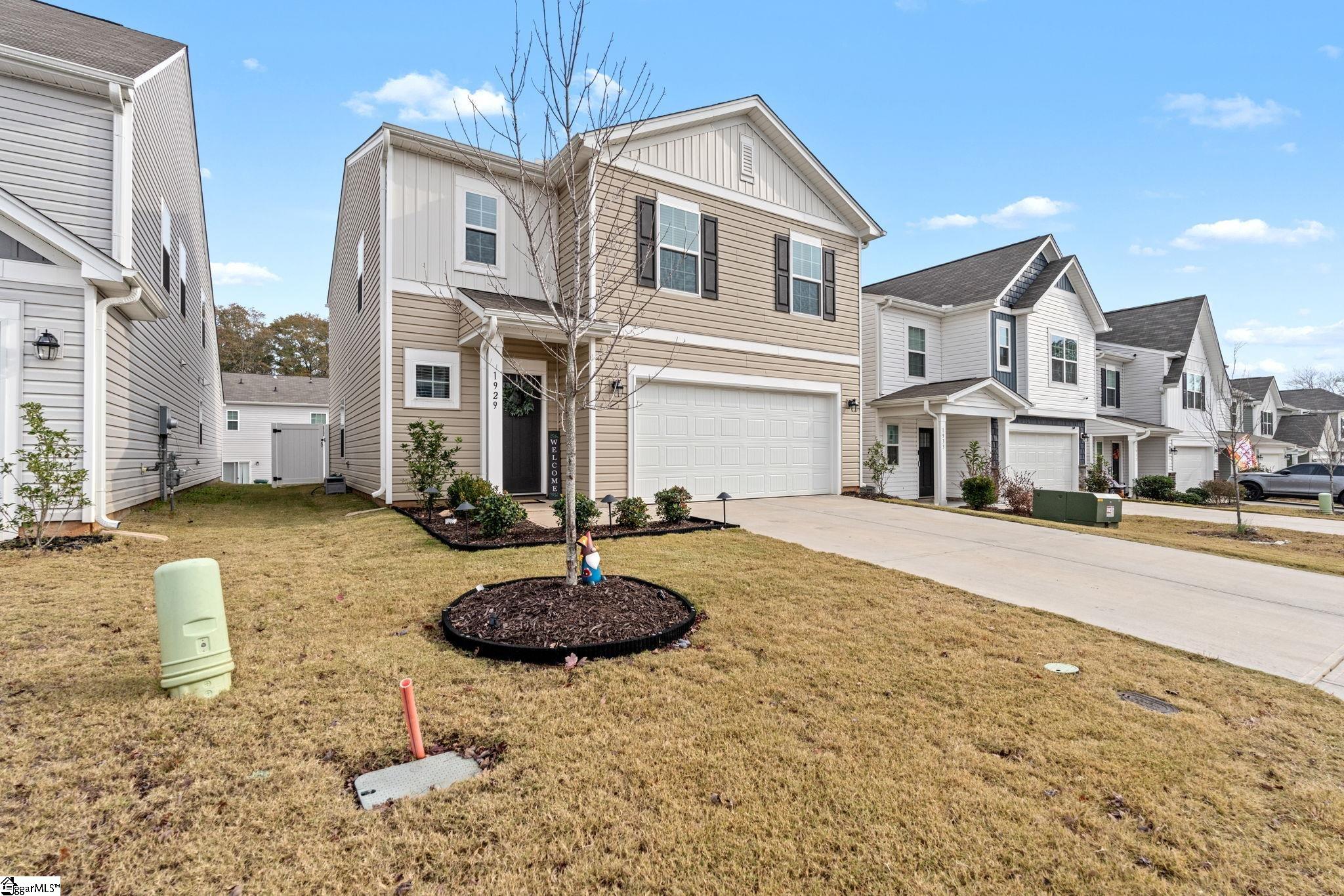 1929 Landrow Lane Boiling Springs, SC 29316 - Photo 2 of 32