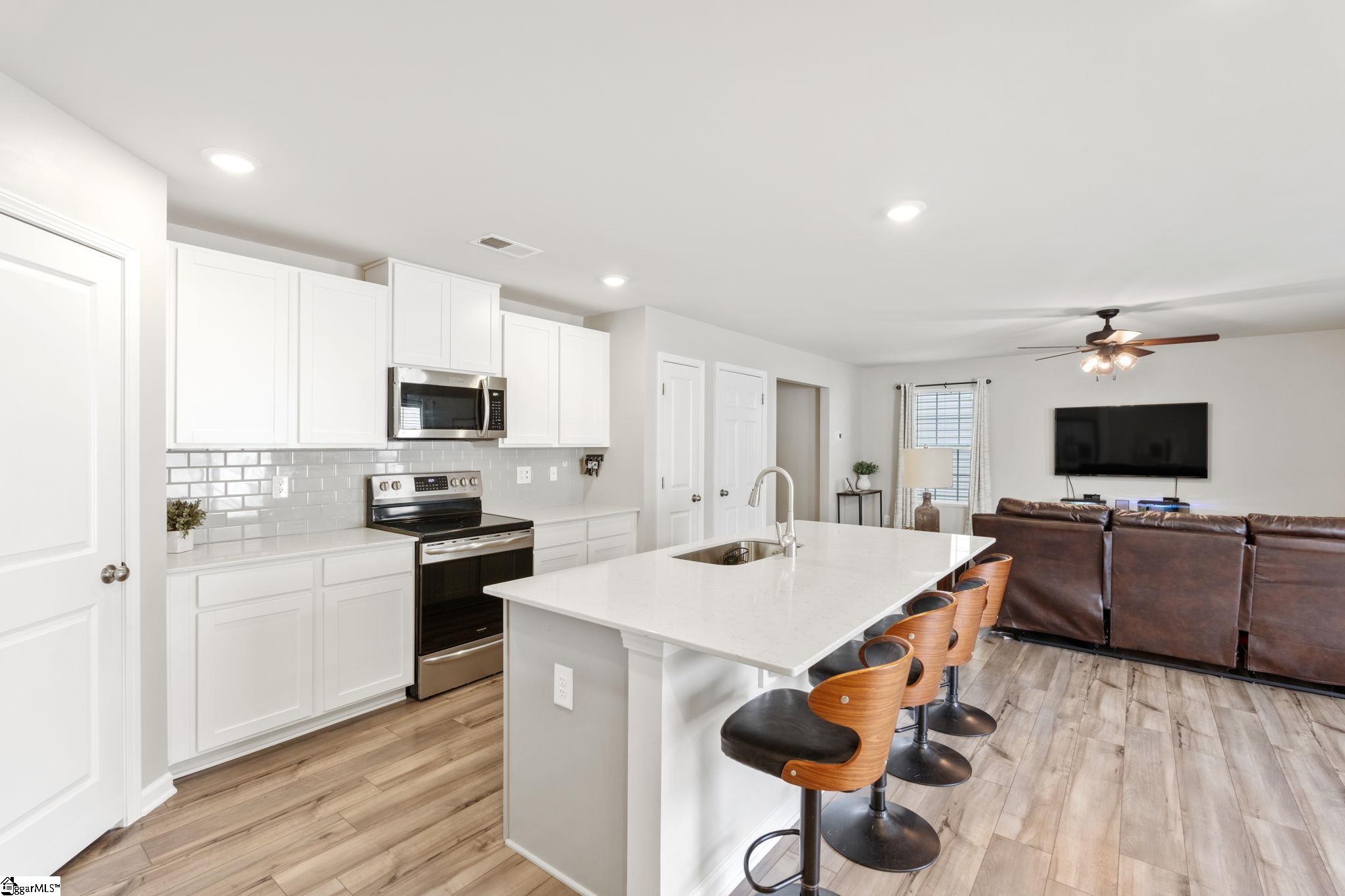 1929 Landrow Lane Boiling Springs, SC 29316 - Photo 5 of 32