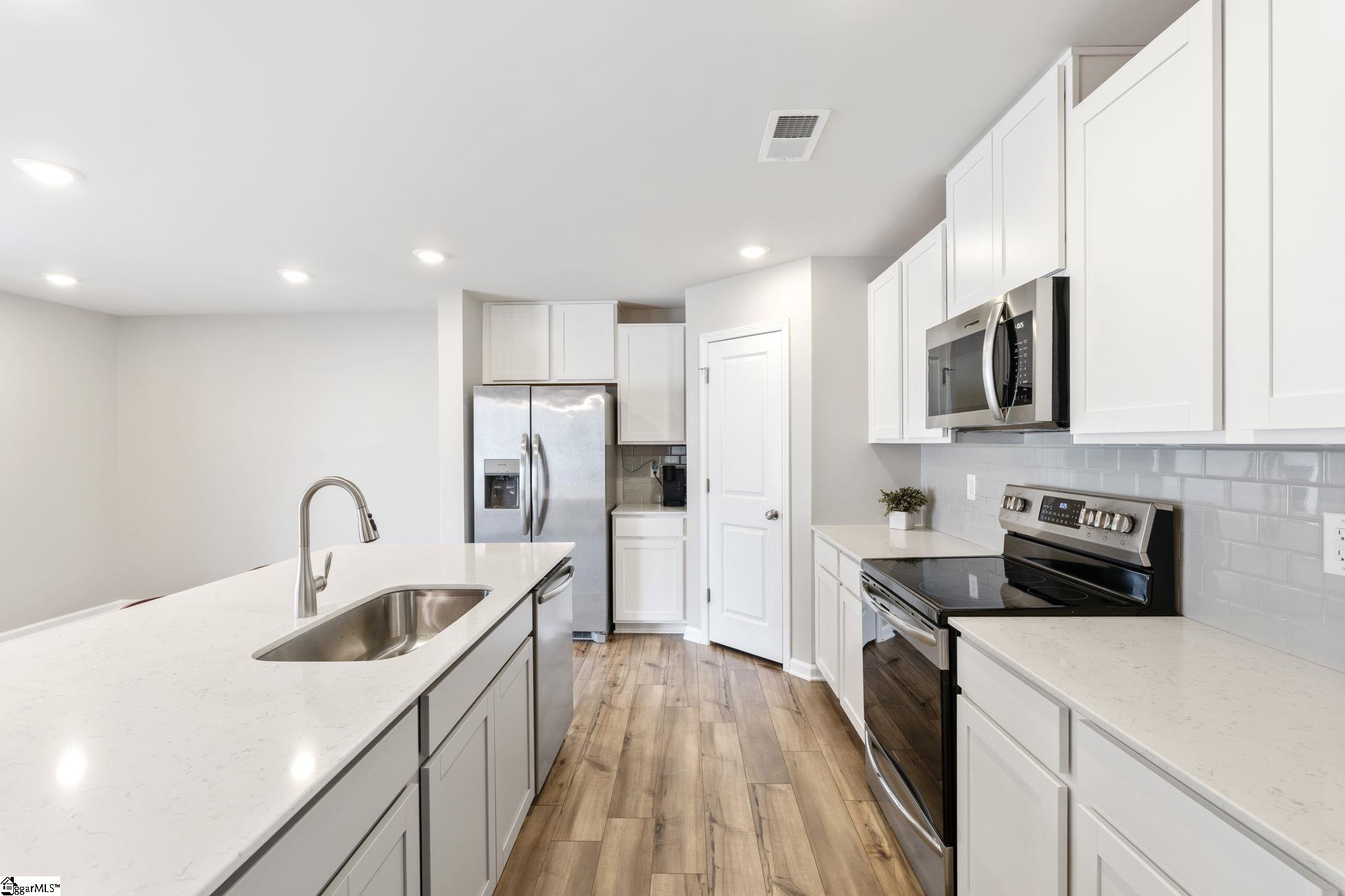 1929 Landrow Lane Boiling Springs, SC 29316 - Photo 7 of 32