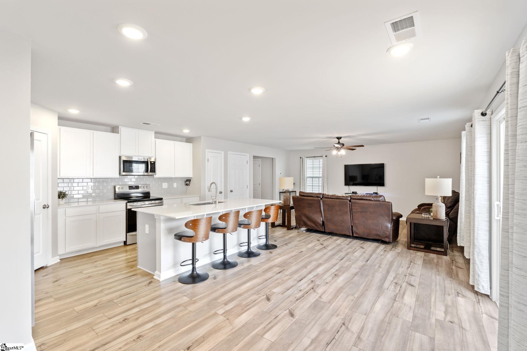 1929 Landrow Lane Boiling Springs, SC 29316 - Photo 8 of 32