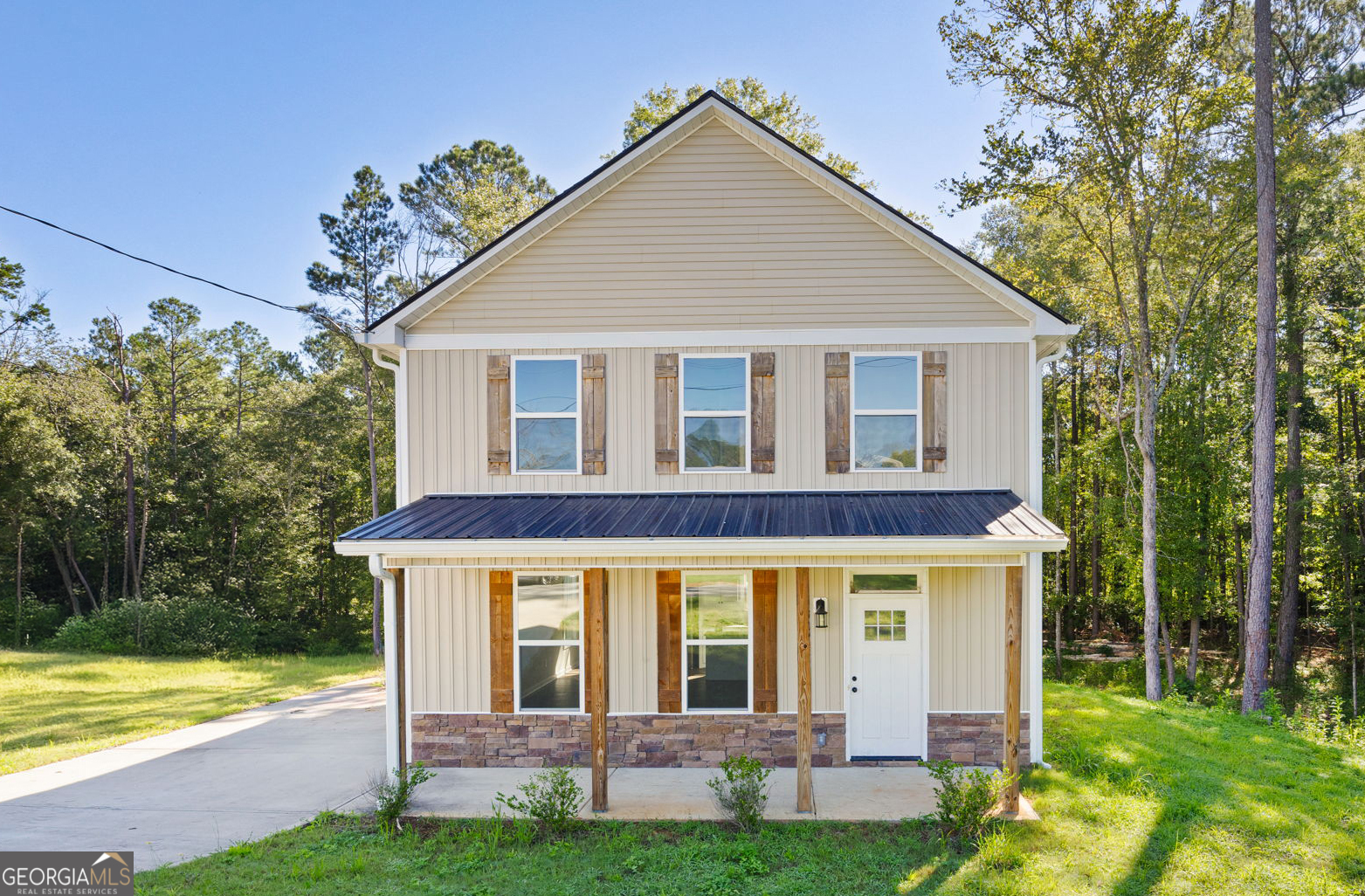 205 Pinecrest Road Cedartown, GA 30125 - Photo 2 of 27 a view of front of house with a yard