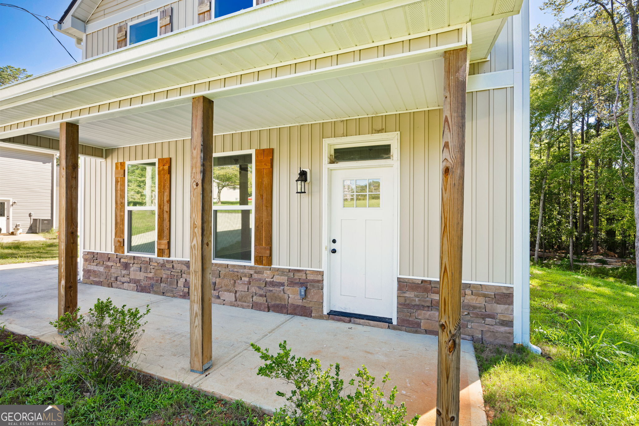 205 Pinecrest Road Cedartown, GA 30125 - Photo 5 of 27 a front view of a house with a porch