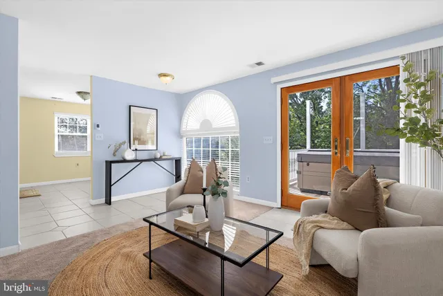 a view of a yard in front of a house with plants and large tree