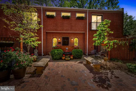 $689,000 | 121 West Lee Street, Baltimore, MD 21201