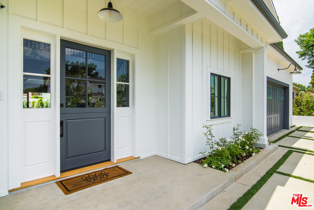 4425 Beck Avenue Studio City, CA 91602 - Photo 4 of 48