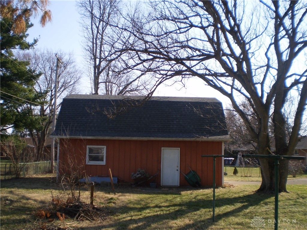 1086 Grange Hall Road Dayton, OH 45430 - Photo 6 of 15