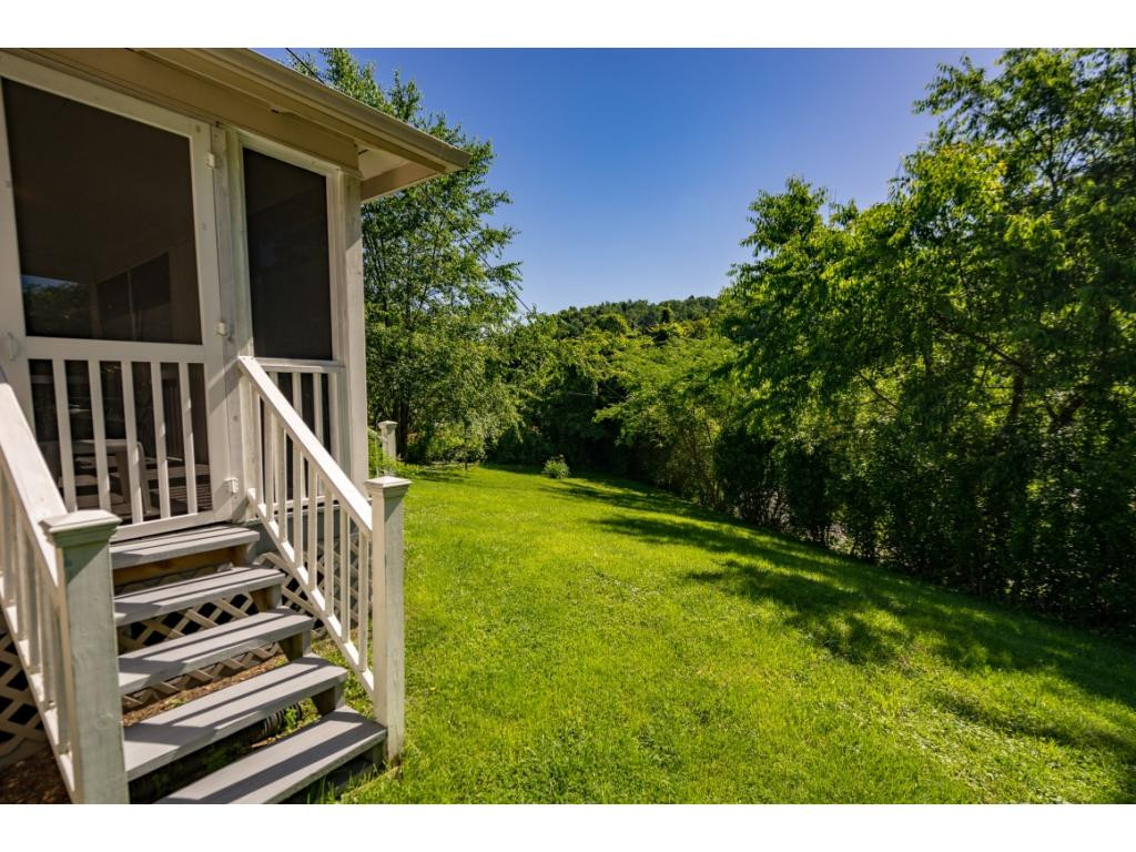124 Loveless Road Elizabethton, TN 37643 - Photo 2 of 36 Photo 2