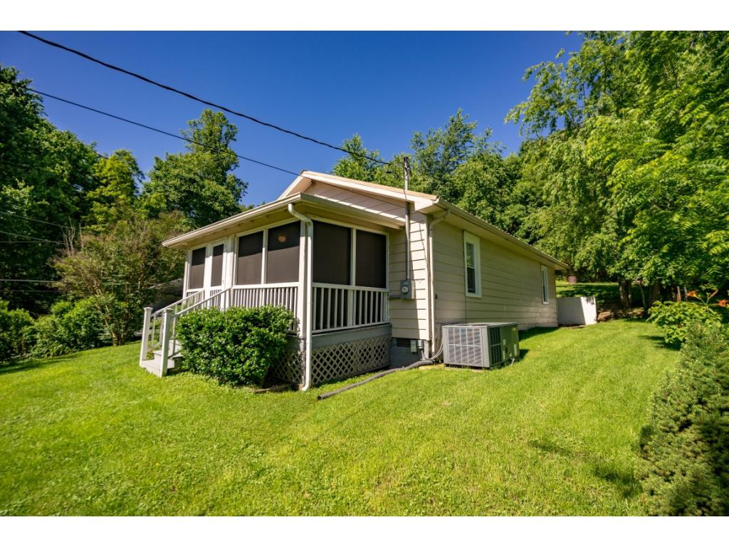 124 Loveless Road Elizabethton, TN 37643 - Photo 3 of 36 Photo 3