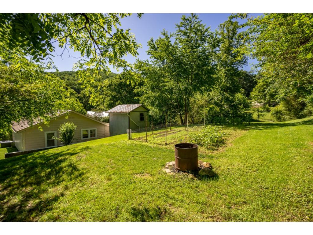 124 Loveless Road Elizabethton, TN 37643 - Photo 5 of 36 Photo 5