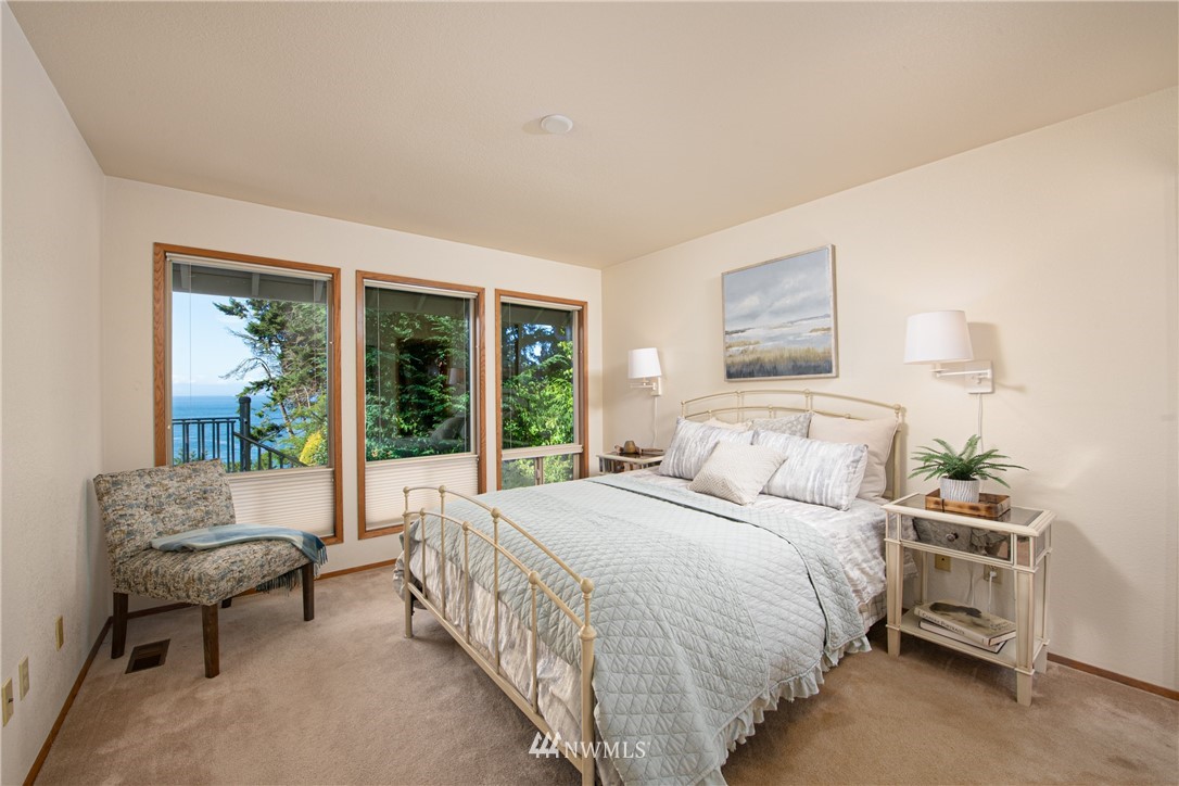 3115 Biz Point Road Anacortes, WA 98221 - Photo 13 of 39 a large bedroom with a bed and a couch