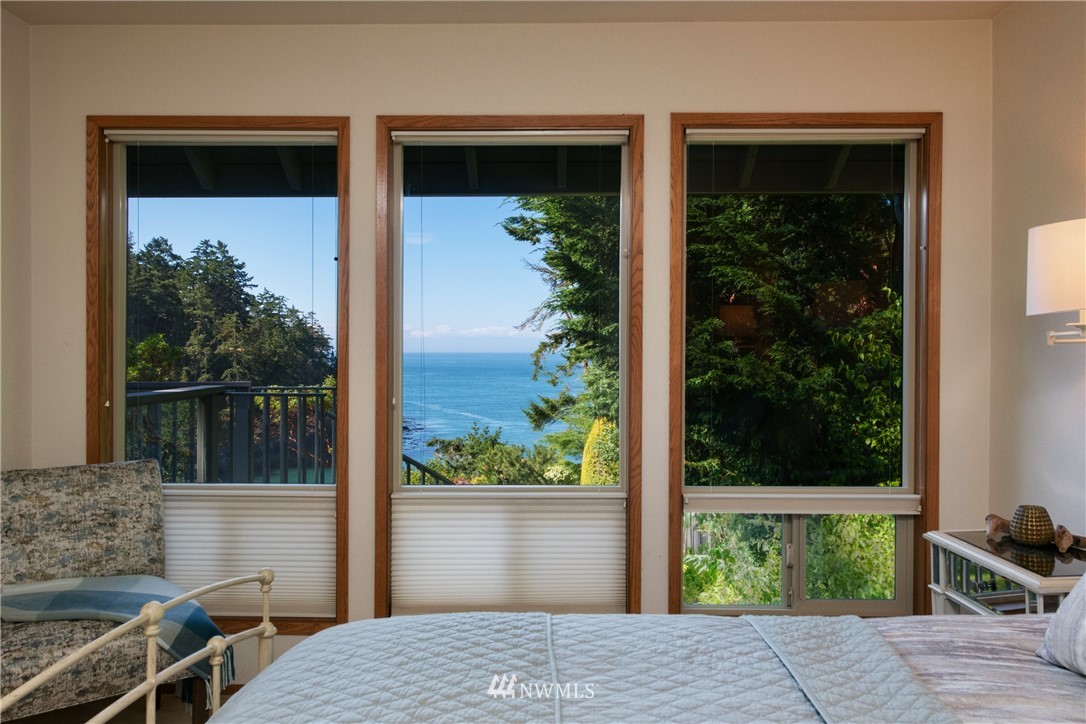 3115 Biz Point Road Anacortes, WA 98221 - Photo 14 of 39 a view of balcony with furniture