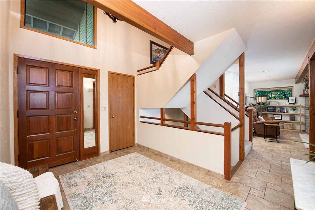 3115 Biz Point Road Anacortes, WA 98221 - Photo 33 of 39 a view of entryway and hall