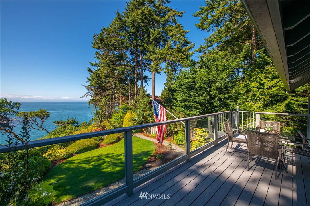 3115 Biz Point Road Anacortes, WA 98221 - Photo 34 of 39 a view of a balcony with wooden floor and fence