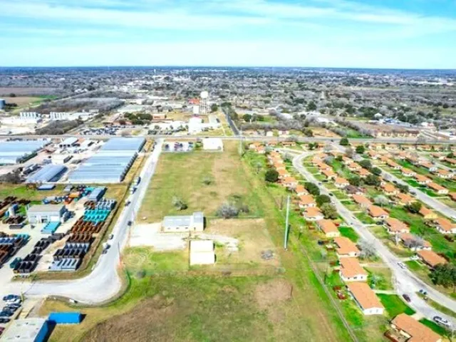 $10,999 | 900 South Buchanan Street, Beeville, TX 78102