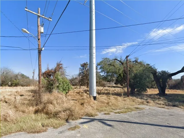 $10,999 | 900 South Buchanan Street, Beeville, TX 78102