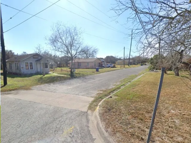 $10,999 | 900 South Buchanan Street, Beeville, TX 78102