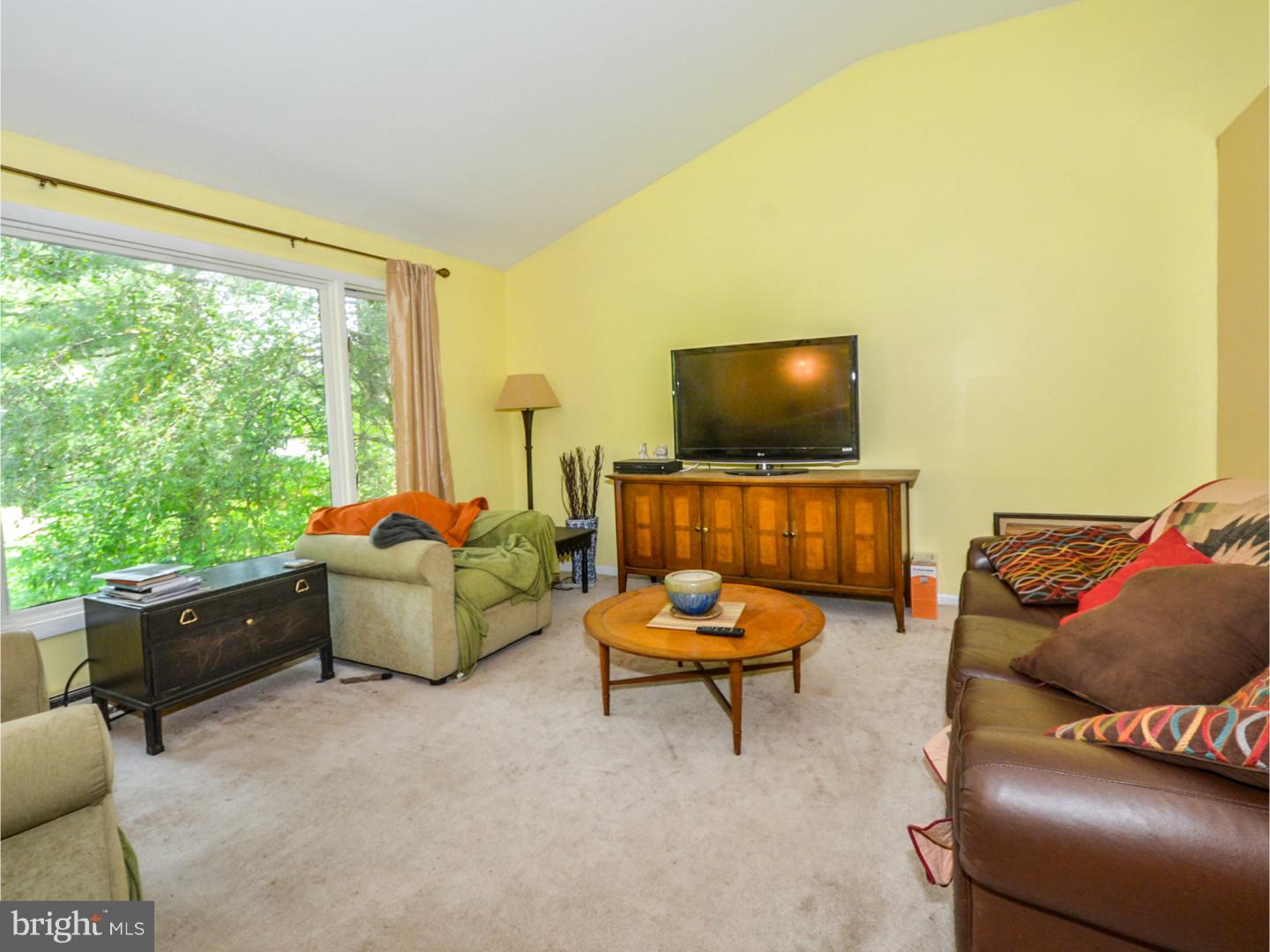 1482 Markley Road Pennsburg, PA 18073 - Photo 9 of 20 Living Room