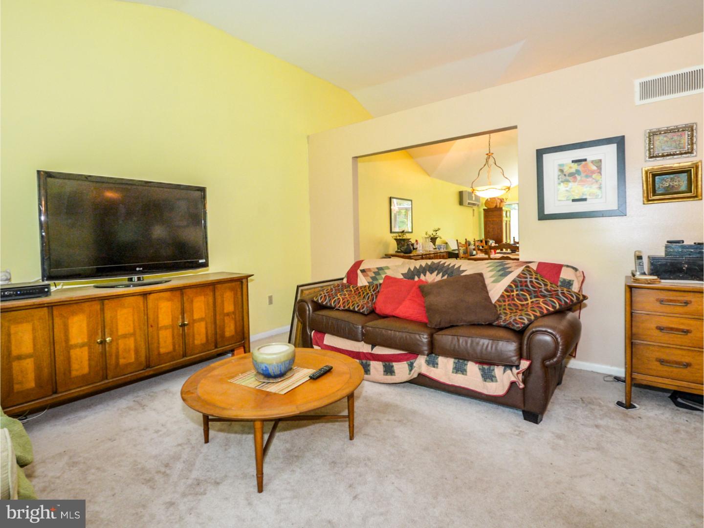 1482 Markley Road Pennsburg, PA 18073 - Photo 10 of 20 Living Room