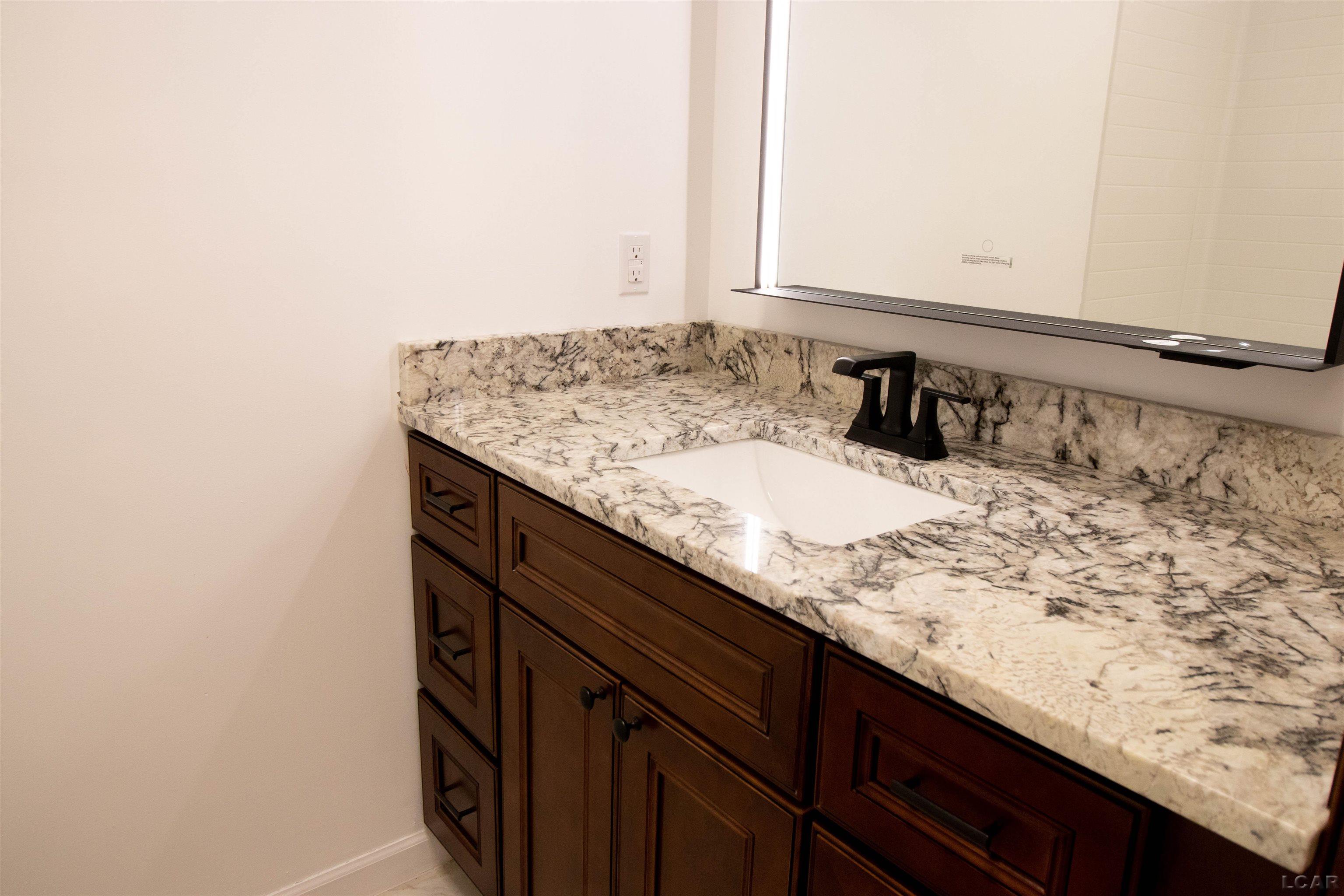 2121 East Carleton Road Adrian, MI 49221 - Photo 36 of 40 50085642-35.JPG