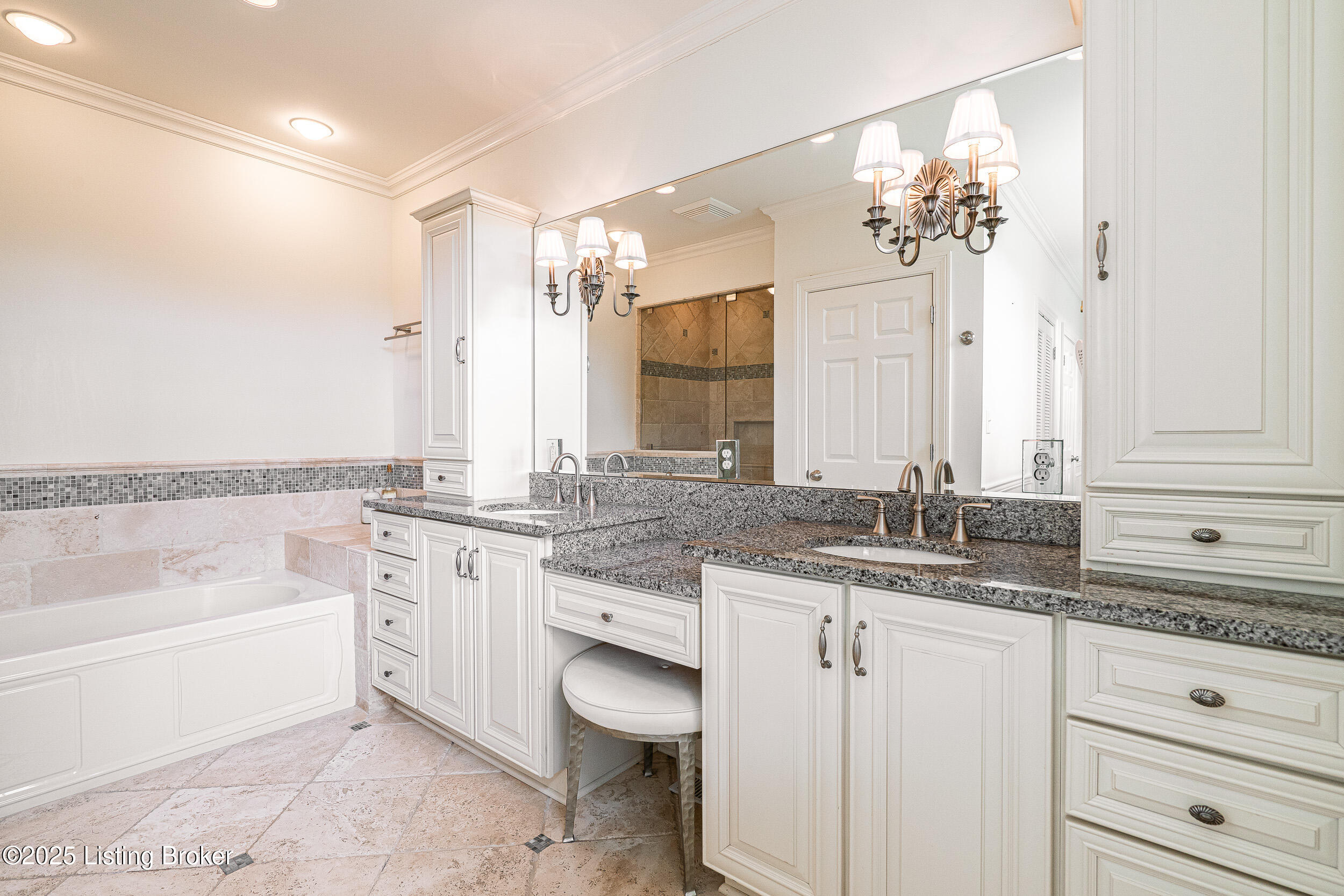 320 Mockingbird Valley Road Louisville, KY 40207 - Photo 34 of 80 320 Mockingbird Valley Rd-88
