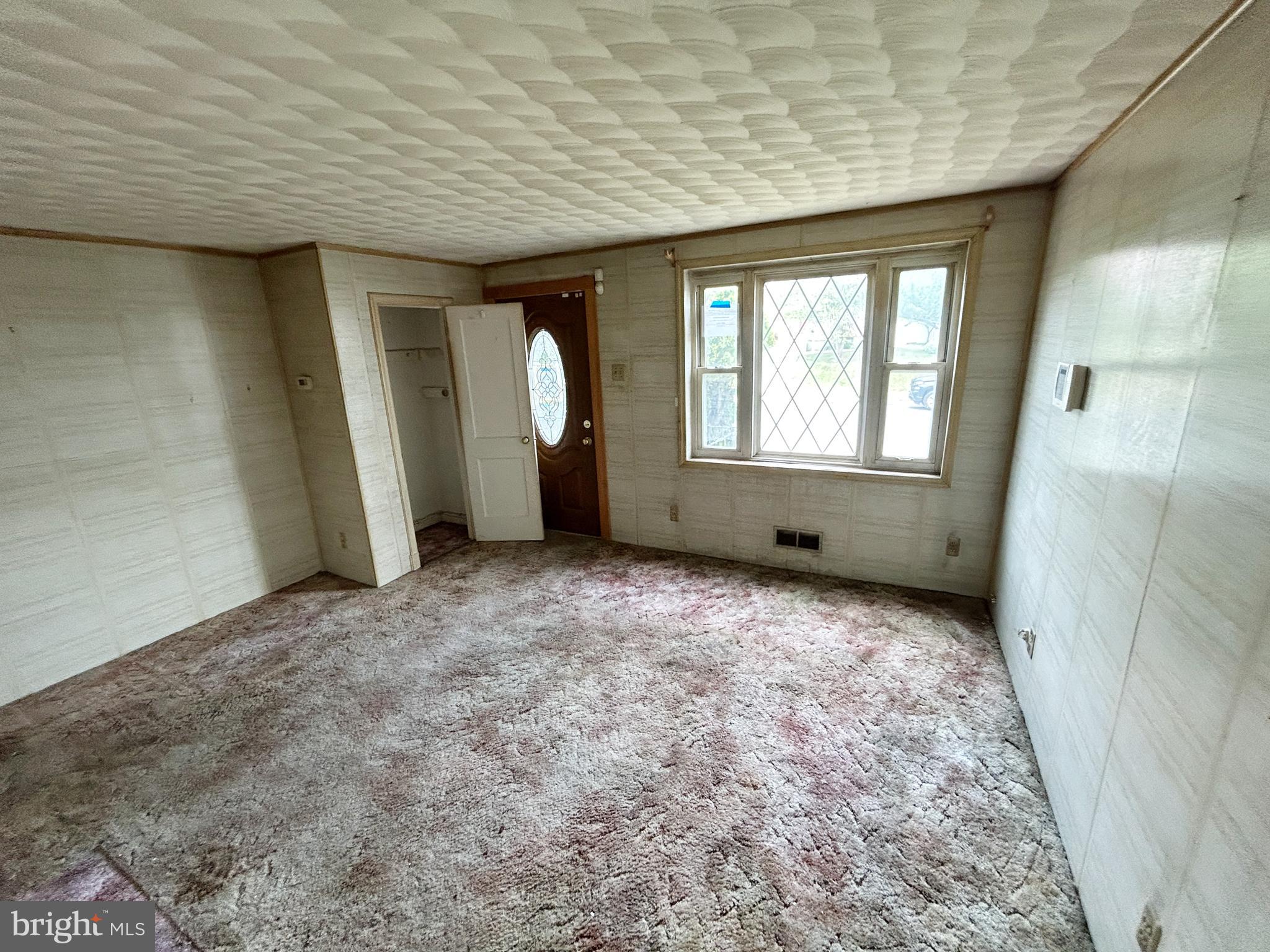 1813 Dunmere Road Dundalk, MD 21222 - Photo 8 of 19 Living room