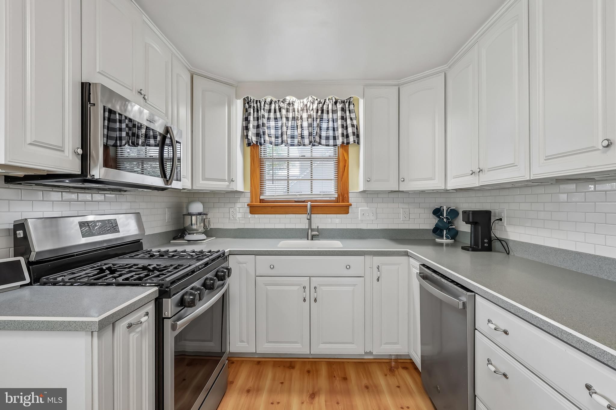 311 Hampton Road Hatboro, PA 19040 - Photo 18 of 53 Kitchen with gas stove and built in microwave