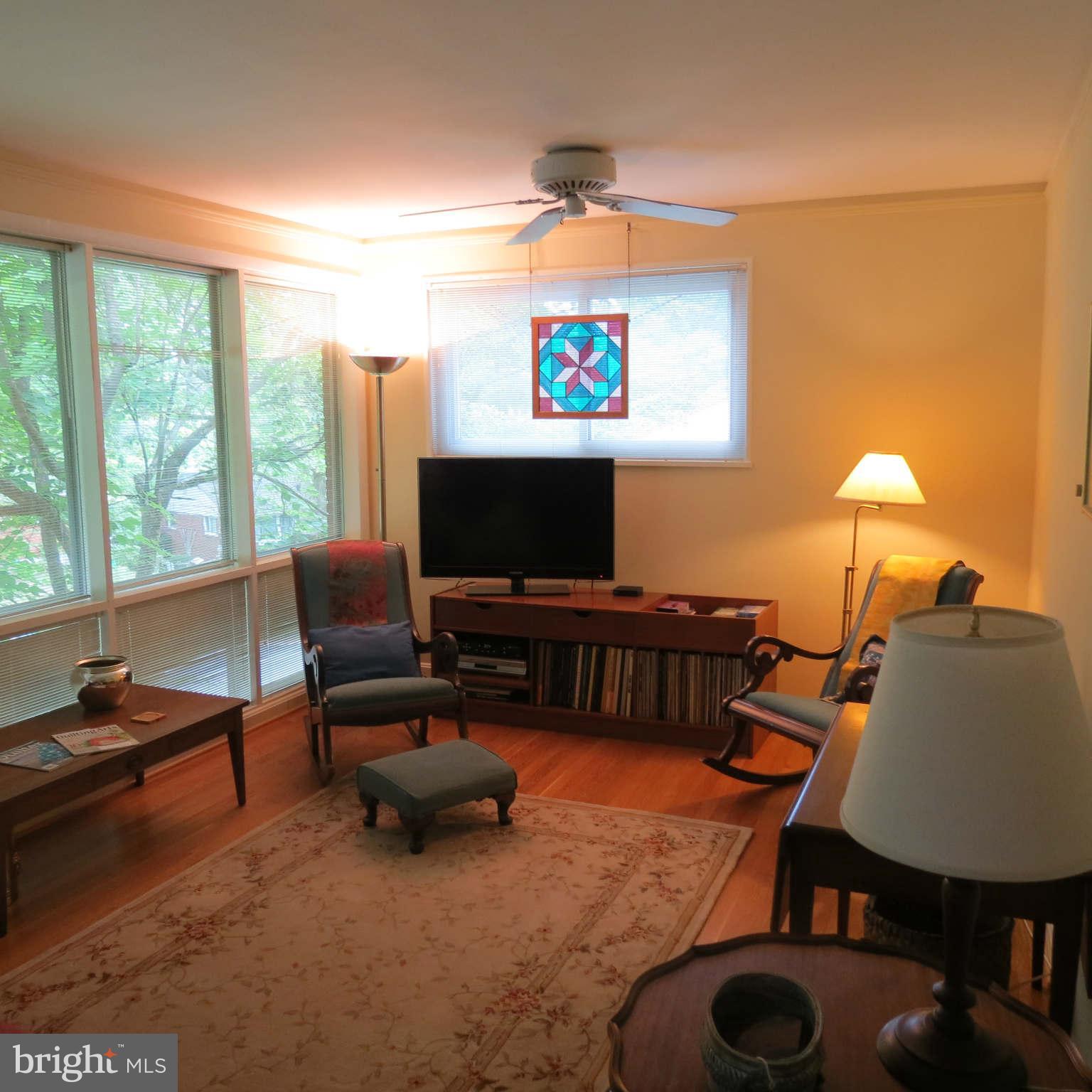 12713 Helen Road Silver Spring, MD 20906 - Photo 3 of 25 Living Room