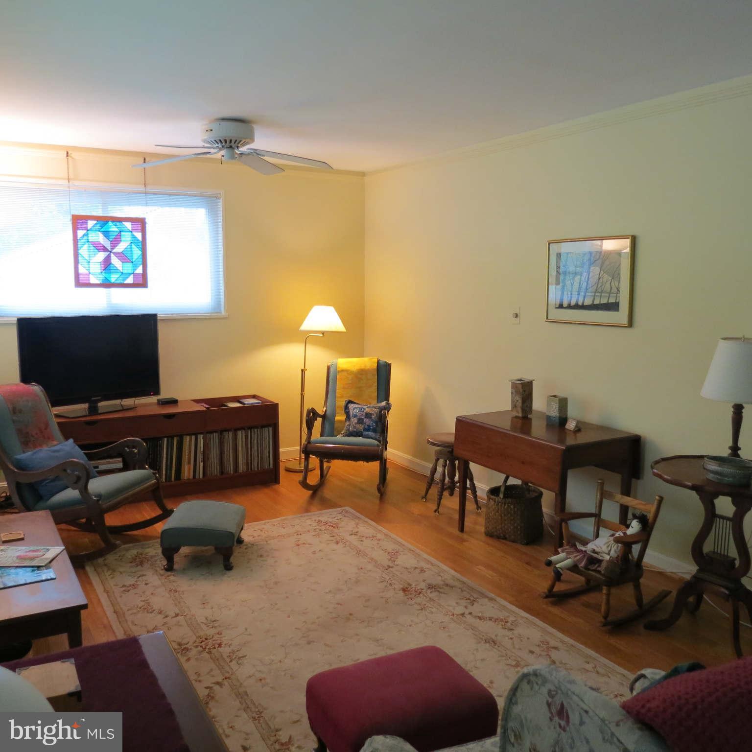 12713 Helen Road Silver Spring, MD 20906 - Photo 4 of 25 Living Room