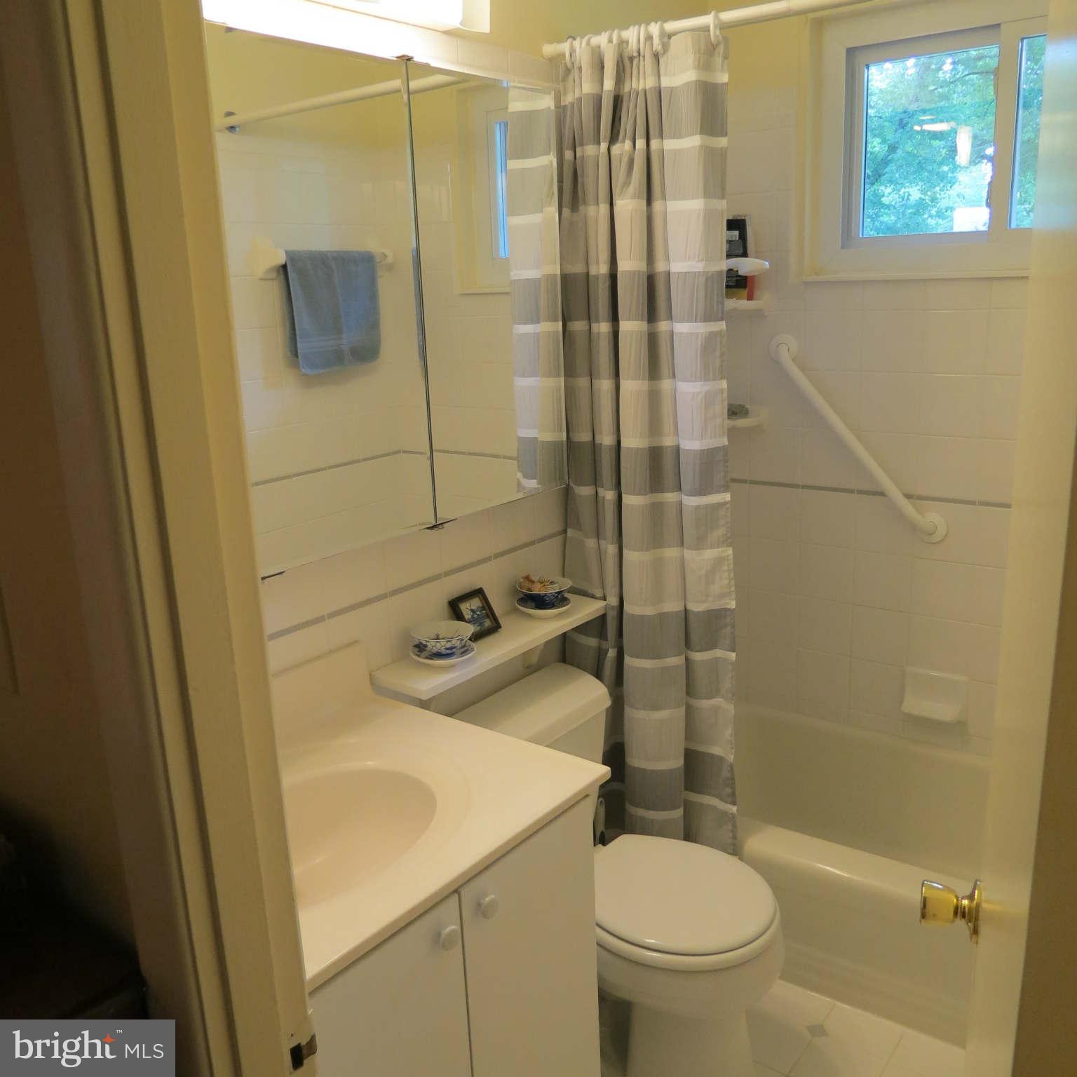 12713 Helen Road Silver Spring, MD 20906 - Photo 9 of 25 Bath