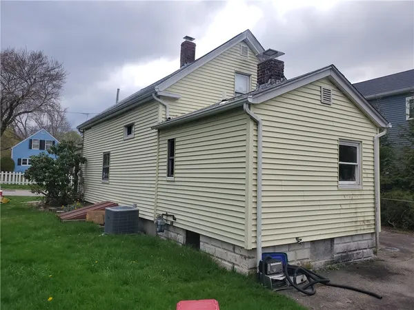 $299,900 | 10 Young Avenue, Warwick, RI 02889