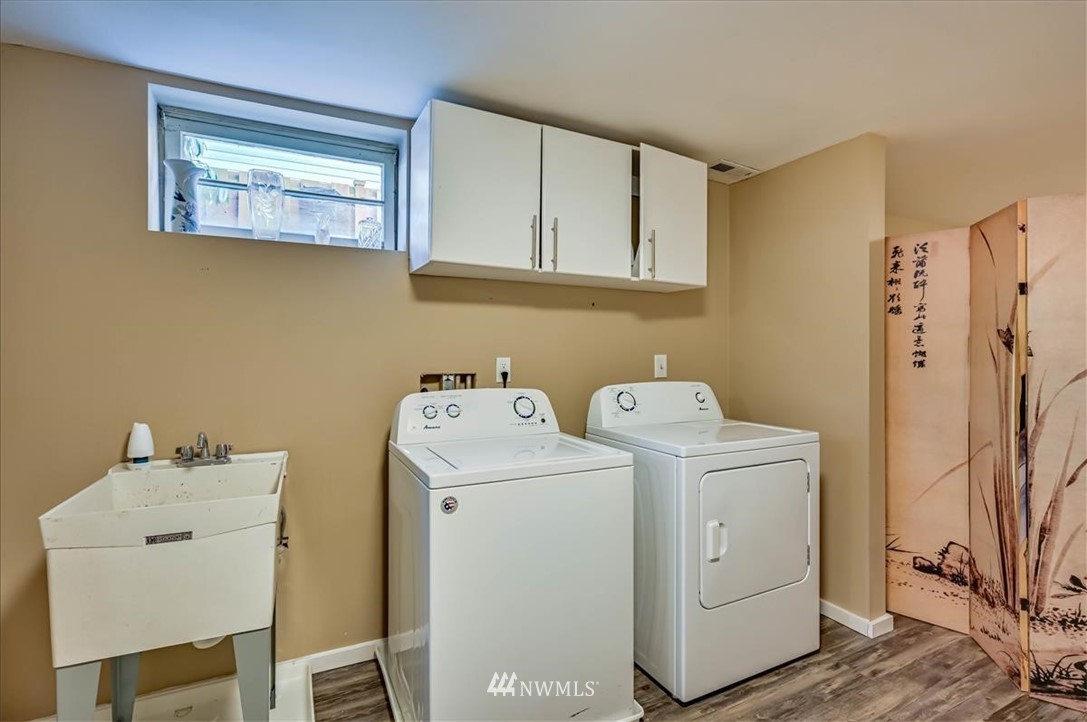 1908 Rucker Avenue Everett, WA 98201 - Photo 34 of 36 a utility room with dryer and washer