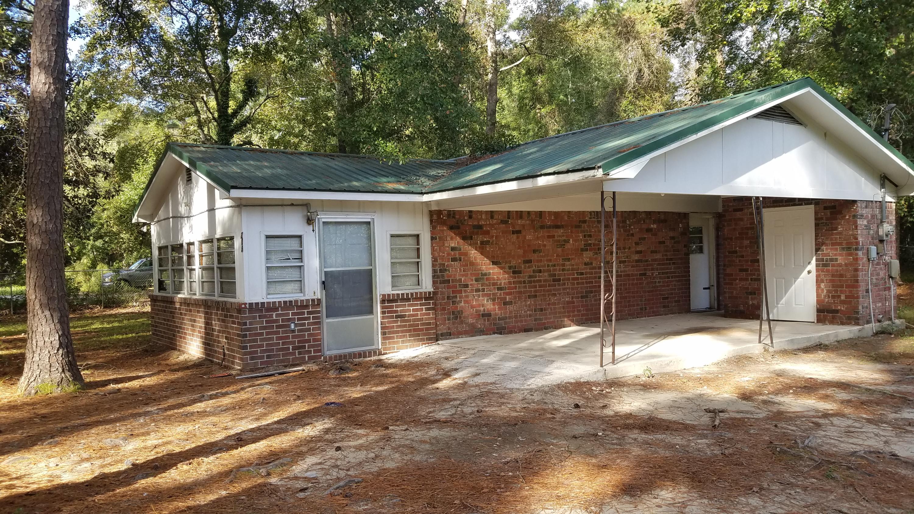 209 Gadsden Loop Walterboro, SC 29488 - Photo 2 of 12 20201019_100743