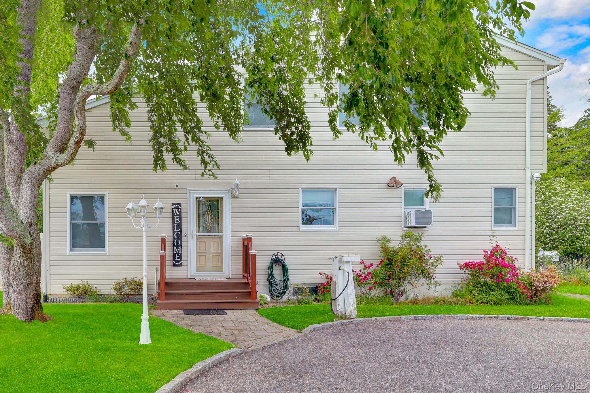 301 Oak Neck Road West Islip, NY 11795 - Photo 3 of 16