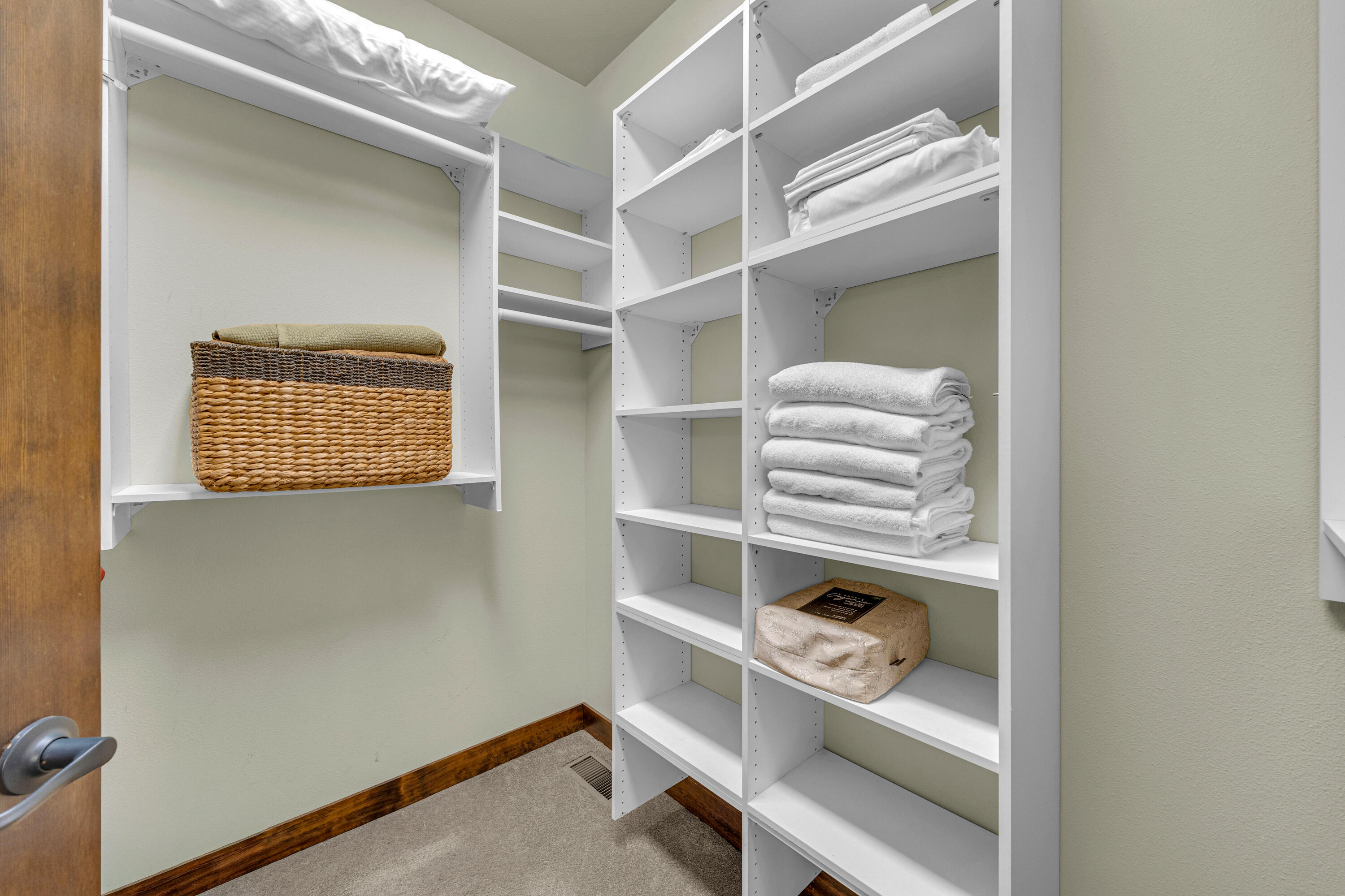 61429 Linton Loop Bend, OR 97702 - Photo 20 of 43 Main Level Primary walk-in closet.