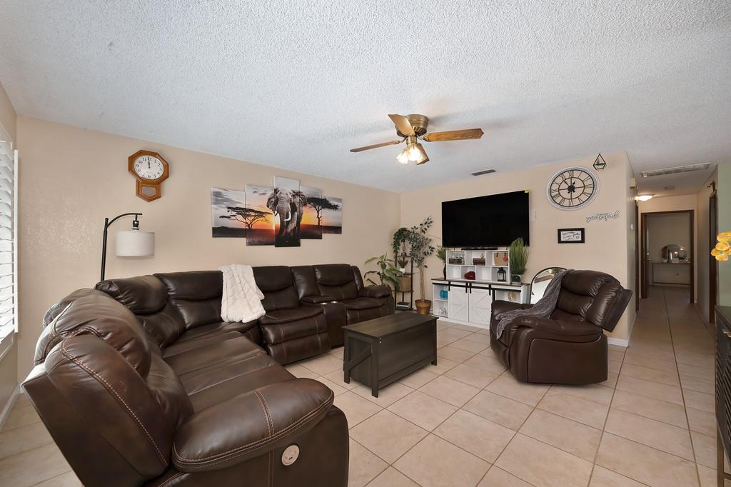 41 West Kavanagh Avenue Tracy, CA 95376 - Photo 3 of 19