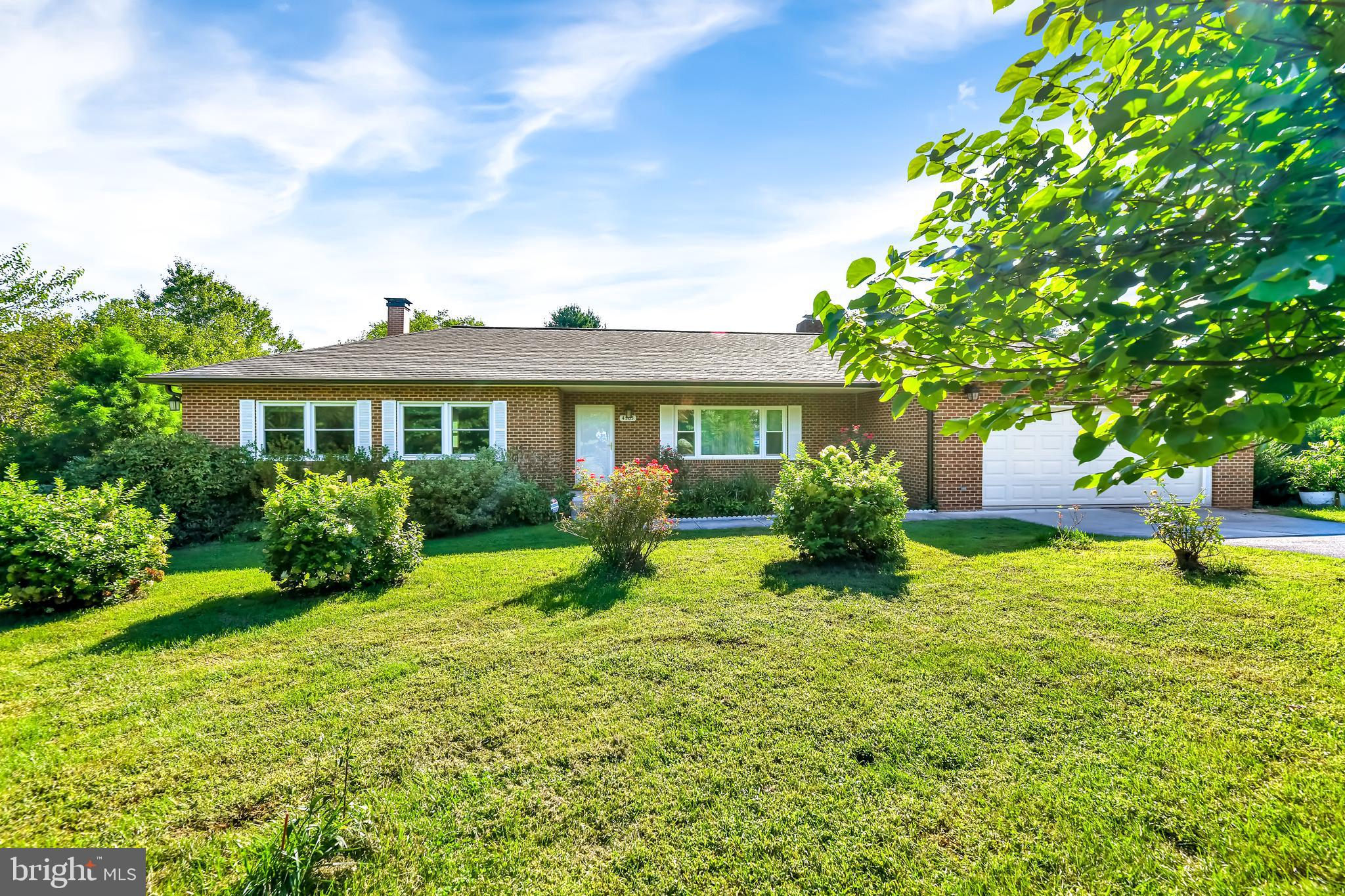 4565-10 Ten Oaks Road Dayton, MD 21036 - Photo 2 of 39 Bright and sunny front yard