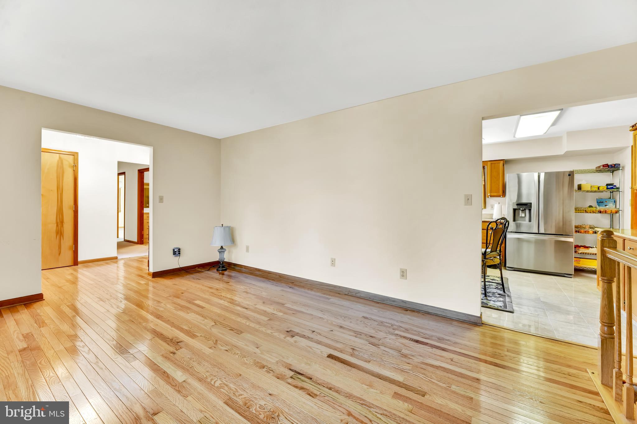4565-10 Ten Oaks Road Dayton, MD 21036 - Photo 6 of 39 Neutral colors