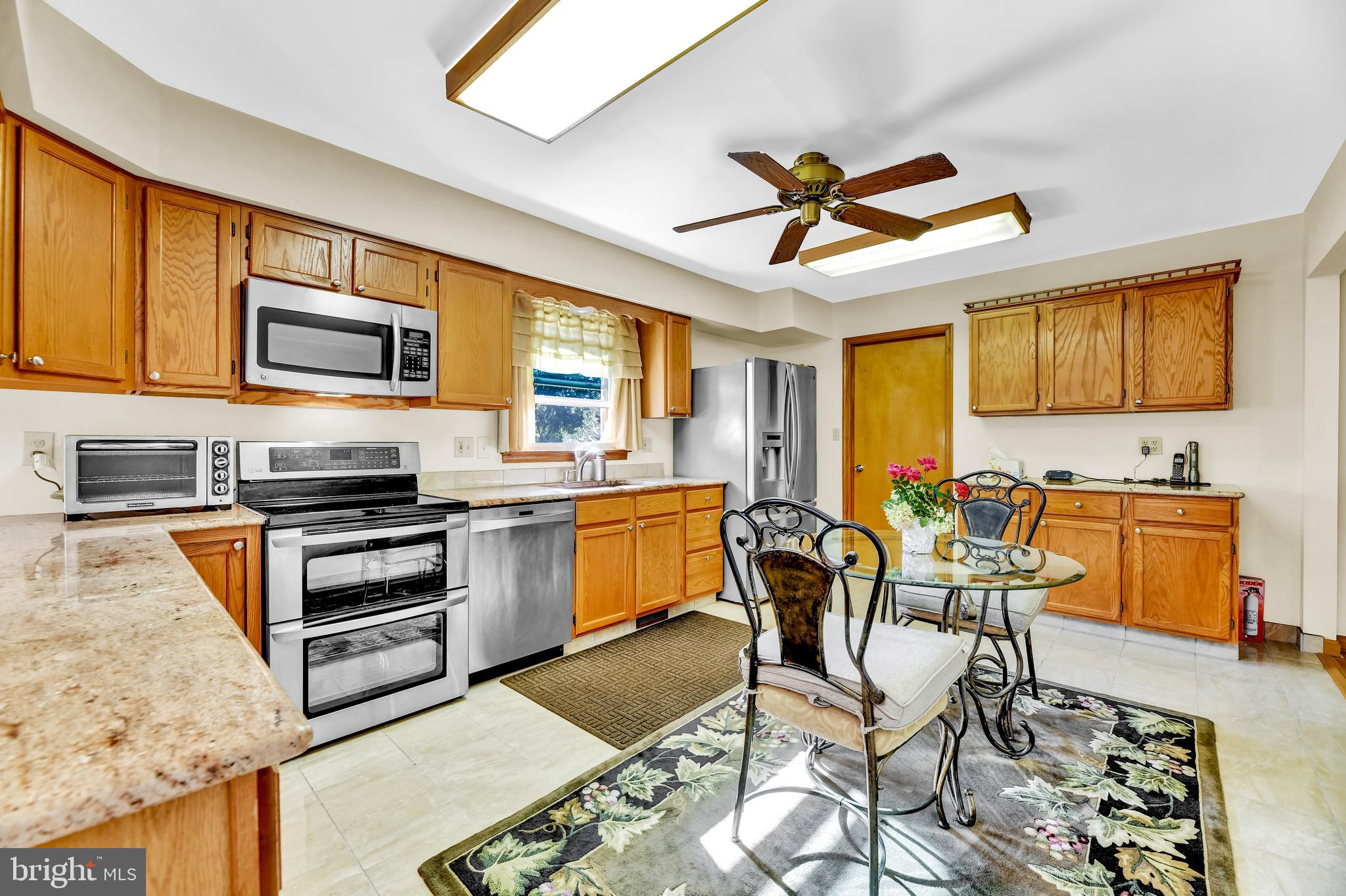 4565-10 Ten Oaks Road Dayton, MD 21036 - Photo 10 of 39 Stainless steel applainces