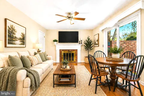 $785,000 | 314 Belmont Place Southwest, Leesburg, VA 20175