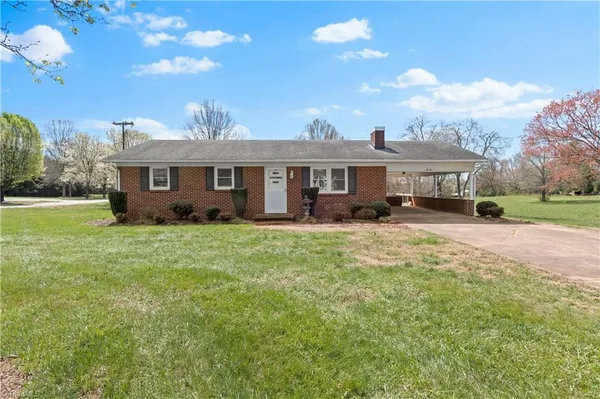 $250,000 | 610 Nc Highway, Boonville, NC 27011