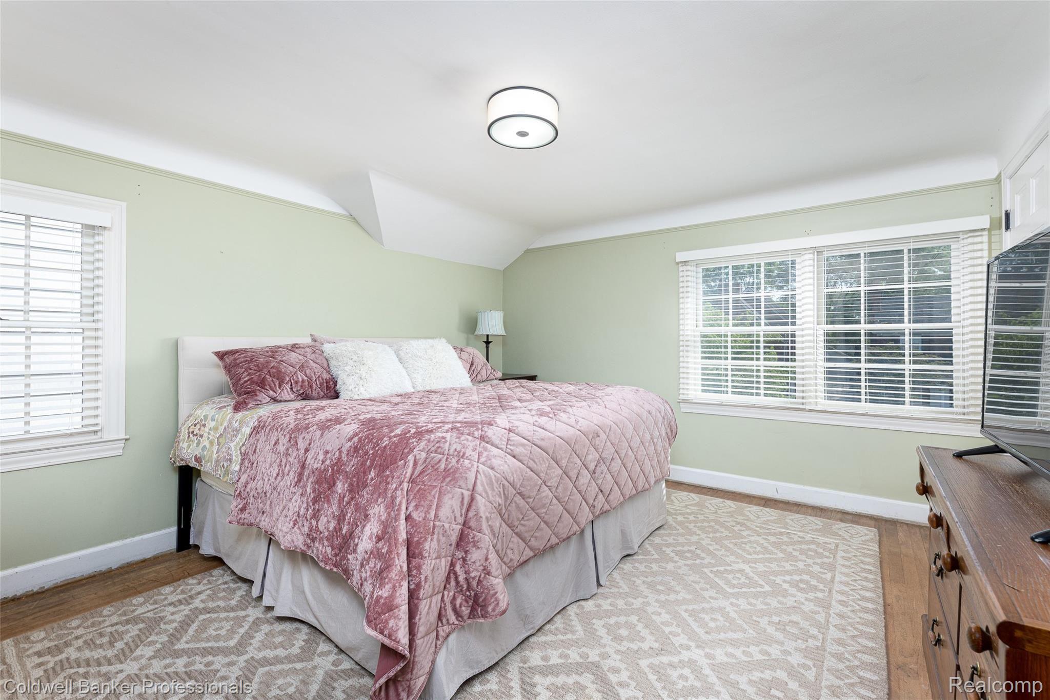 337 McMillan Road Grosse Pointe, MI 48236 - Photo 25 of 37 337 McMillan (11 of 48).jpg