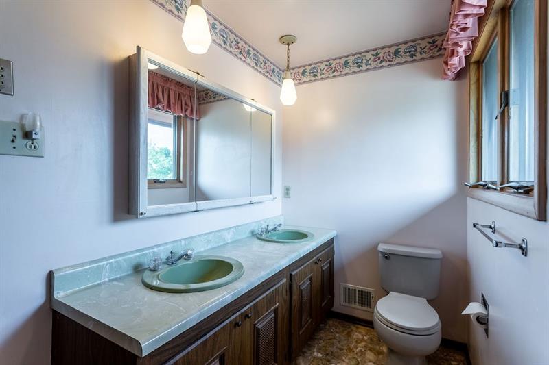 234 McKenzie Road Clinton, PA 15026 - Photo 20 of 24 Hall bath on second floor w/double bowl sink, tub/shower combo.