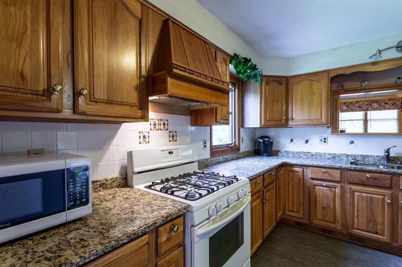 234 McKenzie Road Clinton, PA 15026 - Photo 9 of 24 5 Burner Gas Stove