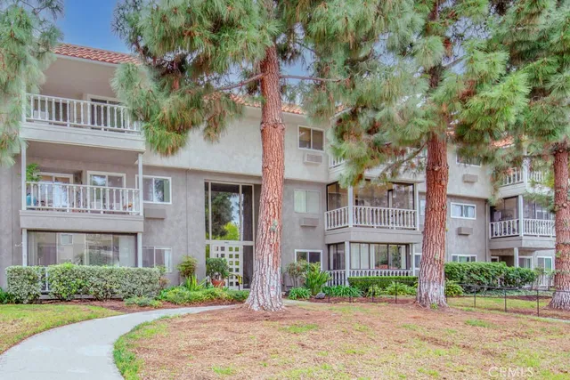$499,000 | 2402 Via Mariposa West, Unit 1C, Laguna Woods, CA 92637
