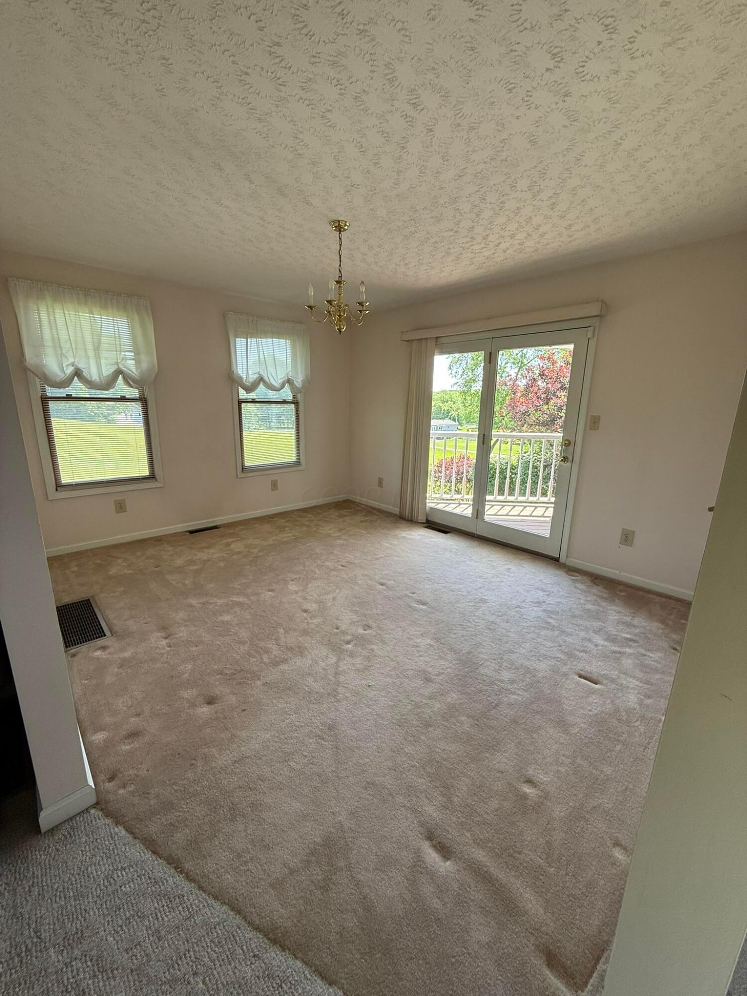 3023 Valley View Road Northeast Lancaster, OH 43130 - Photo 5 of 20
